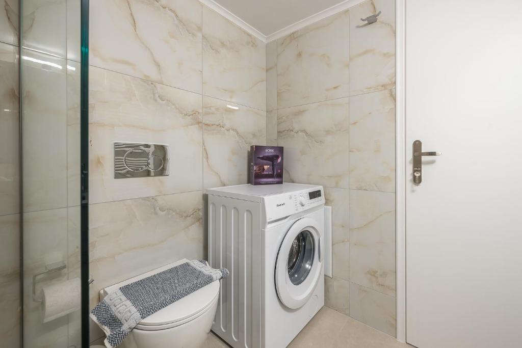 Fotografie z fotogalerie ubytování Sea Breeze Suite with Jacuzzi v destinaci Piraeus