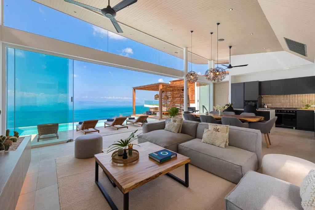 Χώρος καθιστικού στο Elegant and Tropical Seaview villa