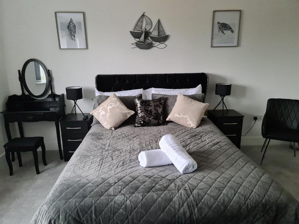 Säng eller sängar i ett rum på SAV 5 Bed Luxury House Leicestershire