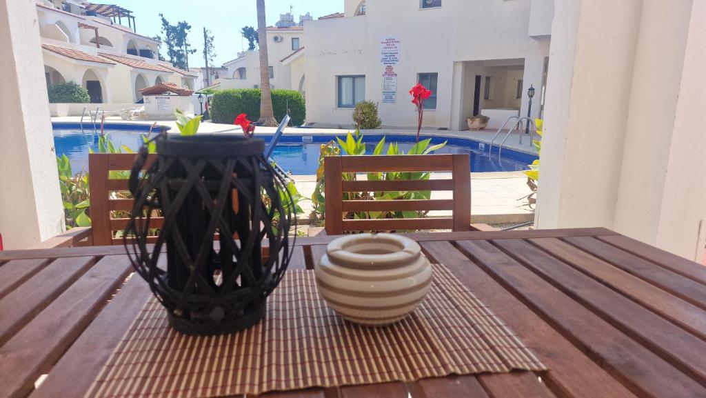 Bazén v ubytování Blue Pearl holiday apartments with pool in kato paphos nebo v jeho okolí