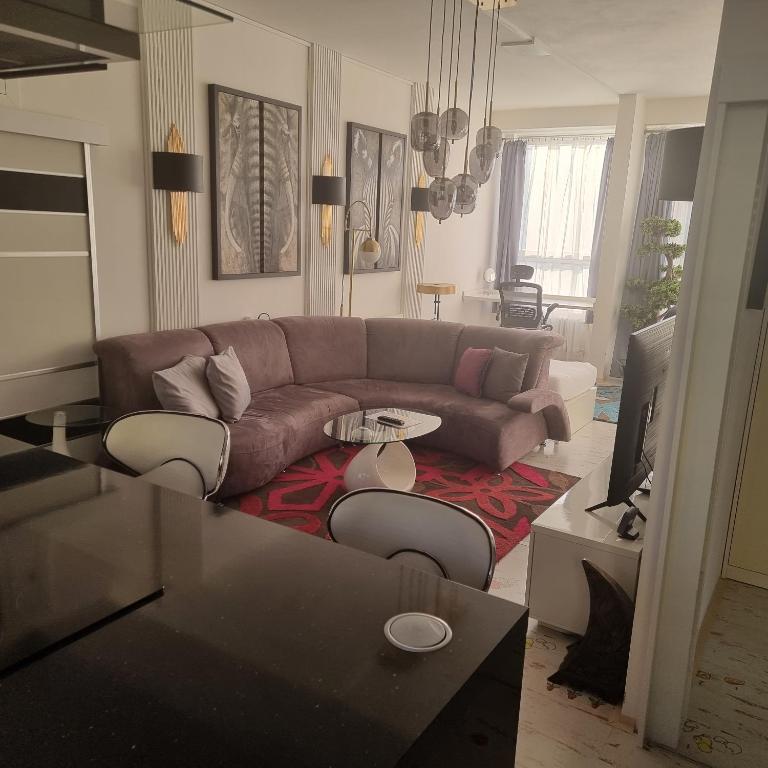 Posezení v ubytování Bordó apartmán A4 v Chomutově