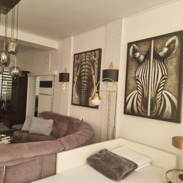 Postel nebo postele na pokoji v ubytování Bordó apartmán A4 v Chomutově