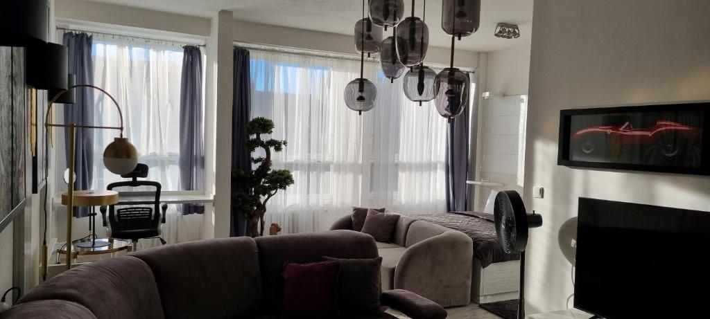 TV a/nebo společenská místnost v ubytování Bordó apartmán A4 v Chomutově