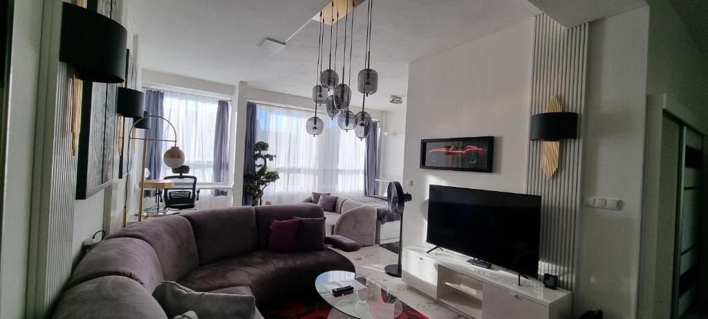 TV a/nebo společenská místnost v ubytování Bordó apartmán A4 v Chomutově