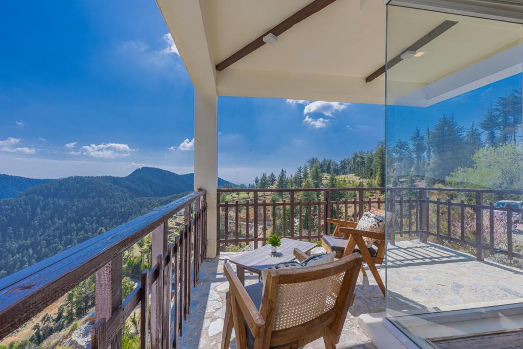 Nespecifikovaný výhled na hory nebo výhled na hory při pohledu z hotelu