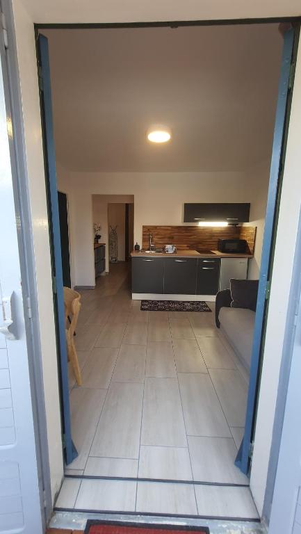 Postel nebo postele na pokoji v ubytování 1A - Chambres et Appartements au calme - Centre St Denis - Barachois