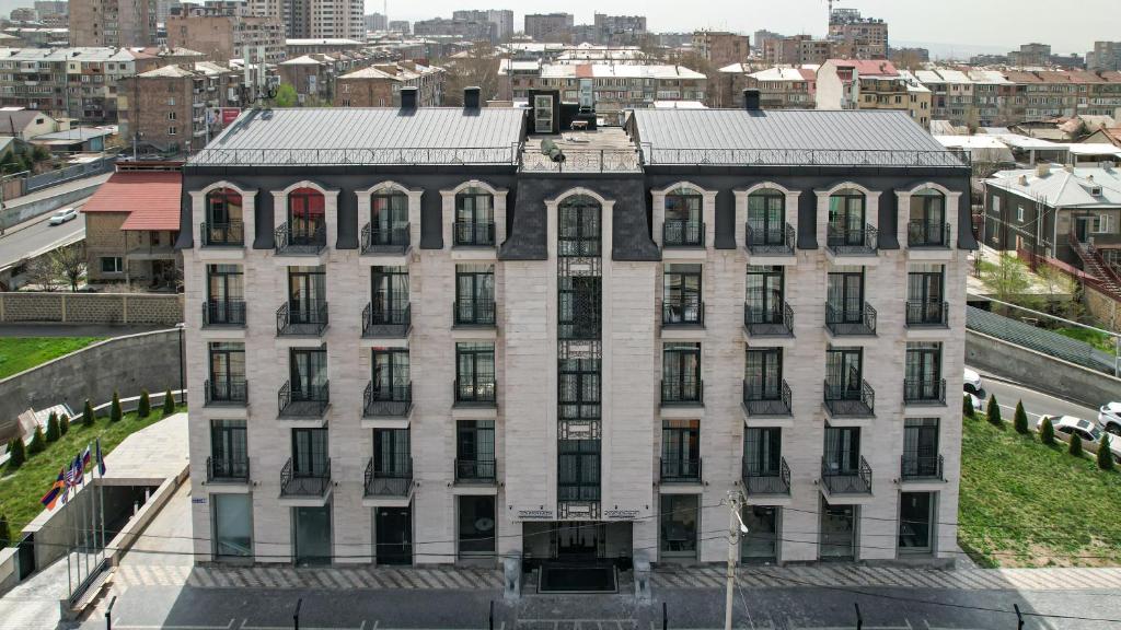 葉瑞文的住宿－Hotel Dynasty，享有白色大建筑的空中景致