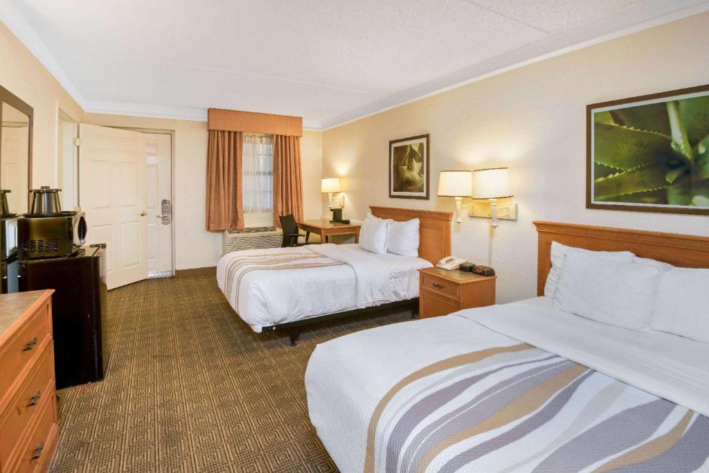La Quinta Inn by Wyndham San Antonio Market Square photo