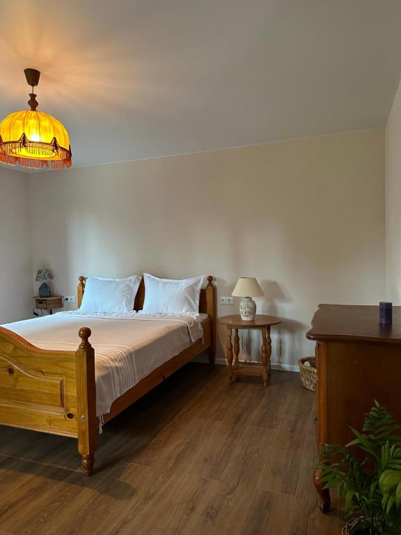 Llit o llits en una habitació de 3-Bedroom and 1-bedroom Apartments in Kobuleti