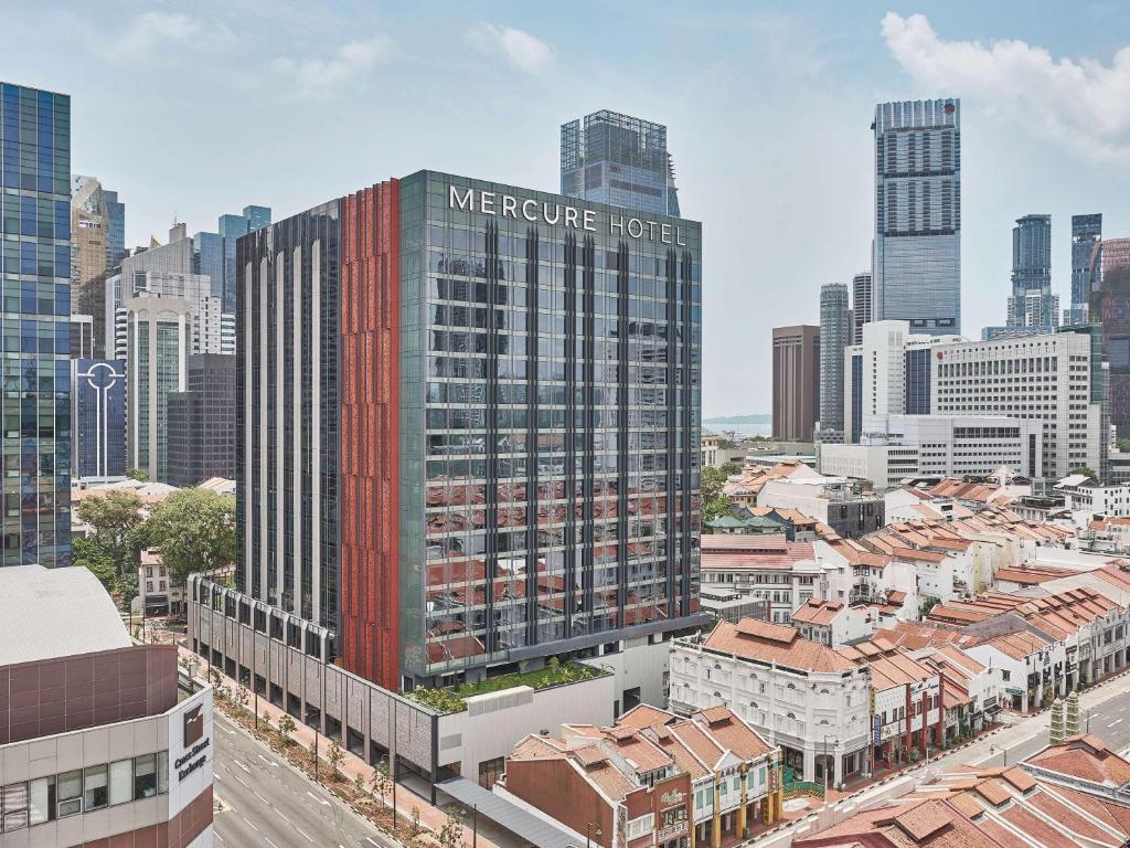 een uitzicht op het meyerforce hotel in een stad bij Mercure ICON Singapore City Centre in Singapore
