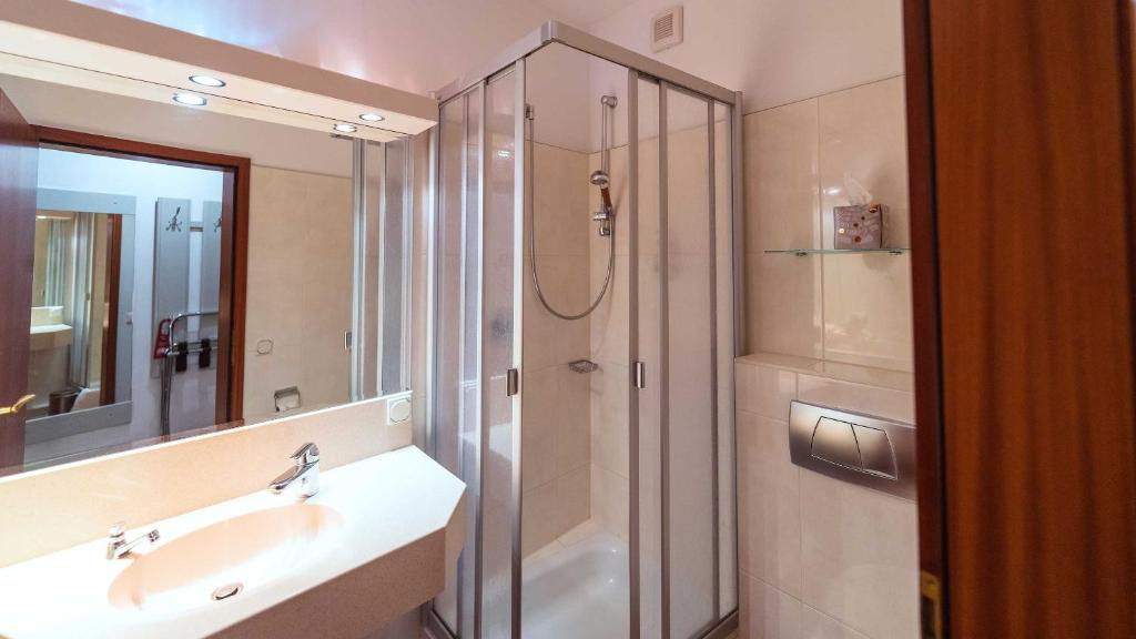Koupelna v ubytování Hotel Rosengarten