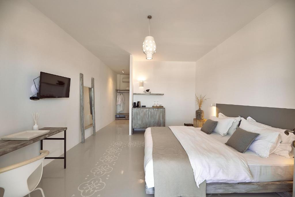 Ένα ή περισσότερα κρεβάτια σε δωμάτιο στο Coco-Mat Hotel Santorini