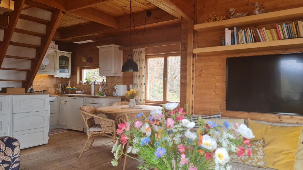TV a/nebo společenská místnost v ubytování Mont Blanc Chalet