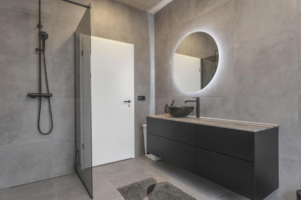 Baðherbergi á Luxury Golden Circle Villa