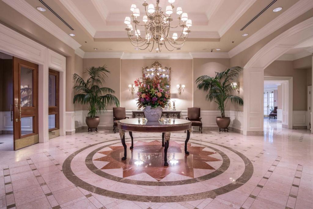 Posezení v ubytování La Grande Residence at the Sutton Place Hotel