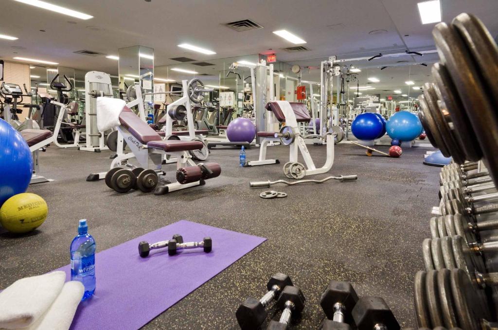 Fitness centrum a/nebo fitness zařízení v ubytování La Grande Residence at the Sutton Place Hotel