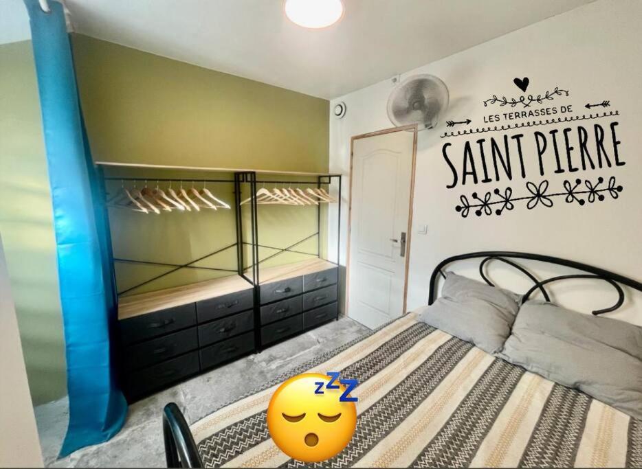 Postel nebo postele na pokoji v ubytování Terrasses de Saint Pierre - Papyrus