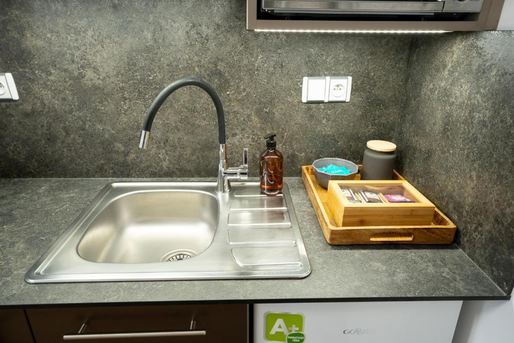 Kuchyň nebo kuchyňský kout v ubytování Apartmány Gemini