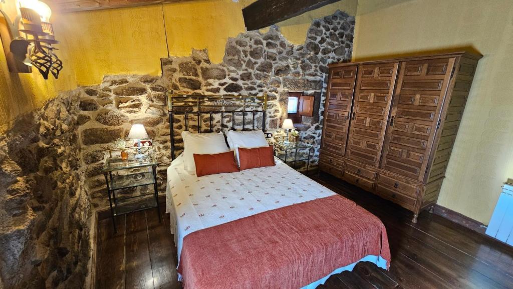 Postel nebo postele na pokoji v ubytování La Clerecia de Ledesma