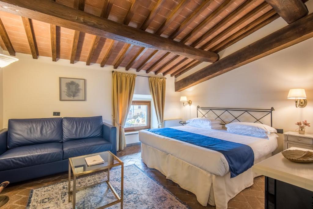 Postel nebo postele na pokoji v ubytování Hotel Palazzo Squarcialupi