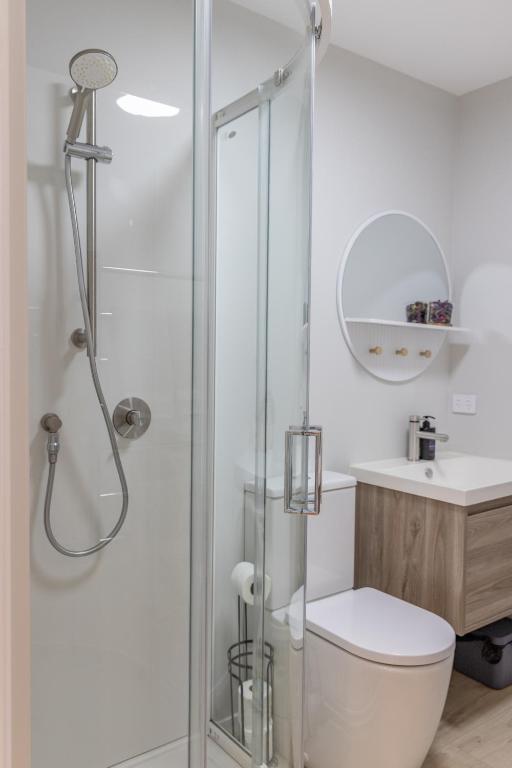 Back Garden Flat with Free On Street Parking and Fiber WIFI - 15 mins to Ferry, Stadium, CBD - Resim 10