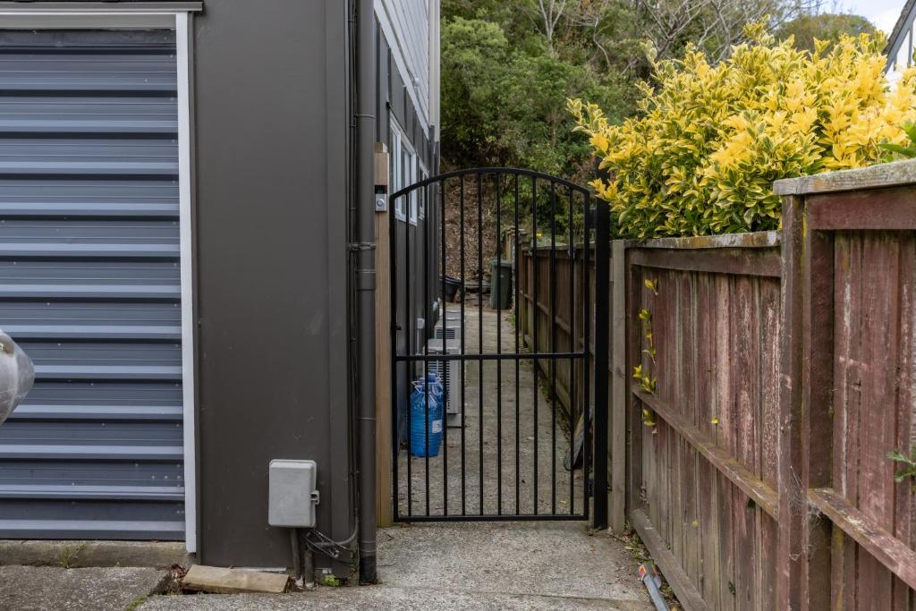 Back Garden Flat with Free On Street Parking and Fiber WIFI - 15 mins to Ferry, Stadium, CBD - Resim 24