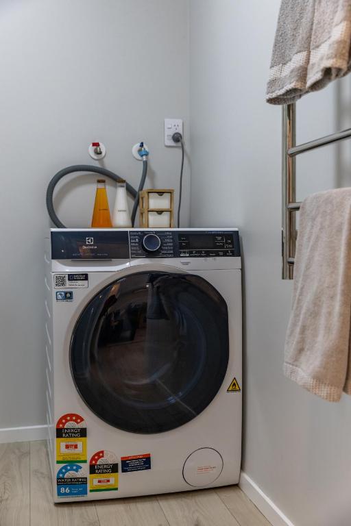 Back Garden Flat with Free On Street Parking and Fiber WIFI - 15 mins to Ferry, Stadium, CBD - Resim 14