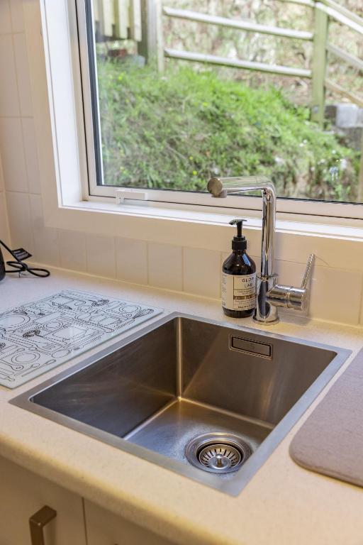 Back Garden Flat with Free On Street Parking and Fiber WIFI - 15 mins to Ferry, Stadium, CBD - Resim 17