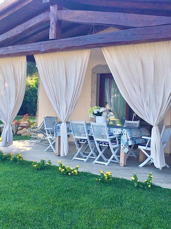 Vonkajšia záhrada v ubytovaní Villa della pietra