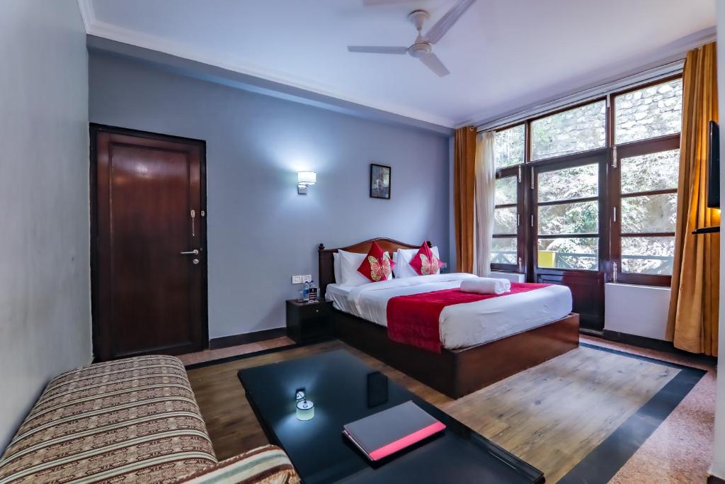 Postel nebo postele na pokoji v ubytování Green N Breeze Resorts Mussoorie