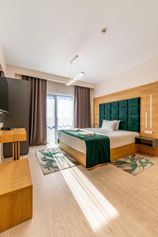 M City Aparthotel - Семейный набор с балконом