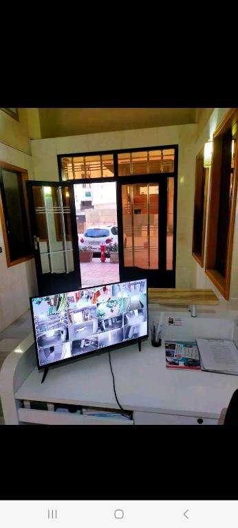 borj rayhane 1 TV 또는 엔터테인먼트 센터
