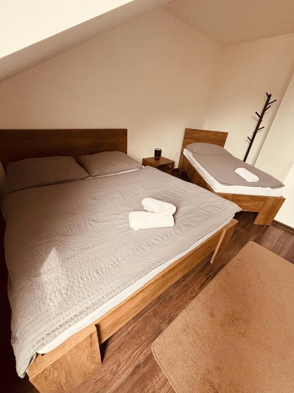 Postel nebo postele na pokoji v ubytování Apartmány Alexander