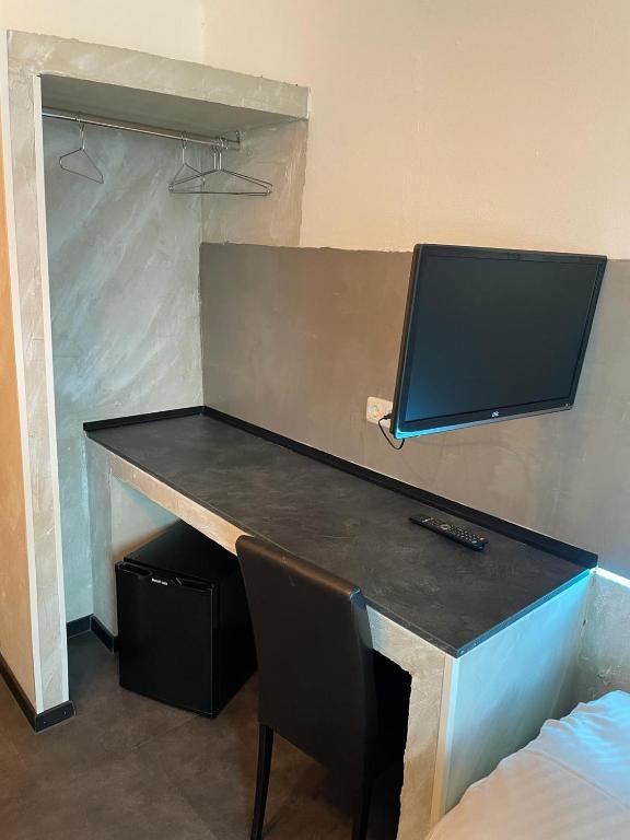 TV a/nebo společenská místnost v ubytování Etna Hotel & Ristorante