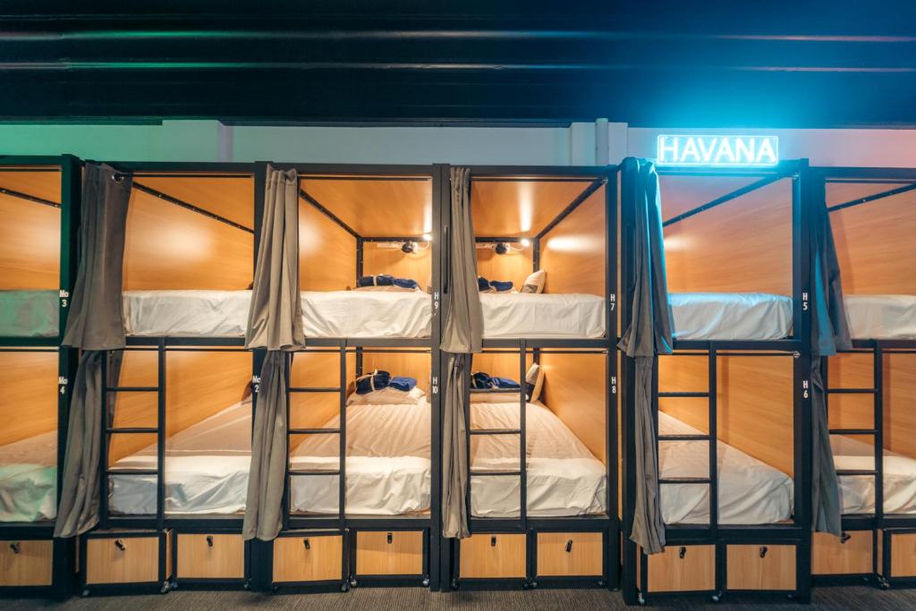 Postel nebo postele na pokoji v ubytování Capsuleaccom Hostel