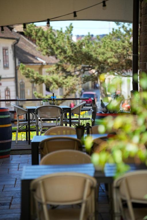 Imola Udvarház Dessert Hotel - Resim 17