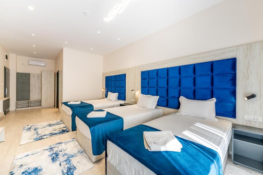 M City Aparthotel - Тройной номер с балконом