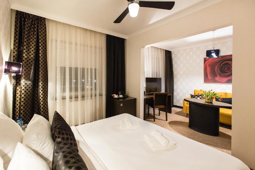 Posteľ alebo postele v izbe v ubytovaní Hotel Iskierka Business & Spa