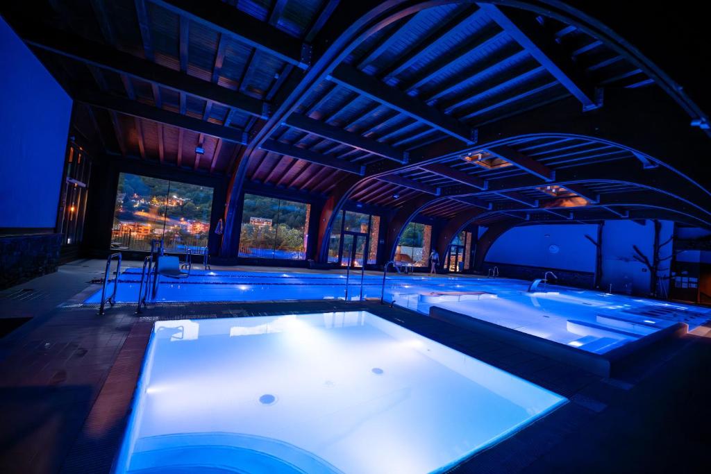 Bazén v ubytování Hotel AnyosPark Mountain & Wellness Resort nebo v jeho okolí