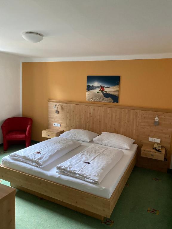 Postel nebo postele na pokoji v ubytování Hotel Grünwaldkopf