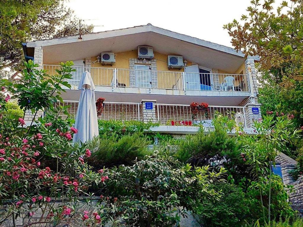 Zahrada ubytování Apartmani Lidija Karin Donji
