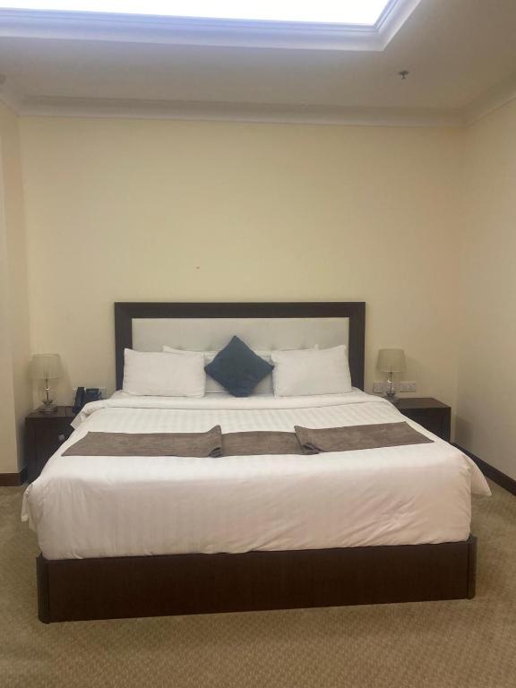 Postel nebo postele na pokoji v ubytování A Line Hotel