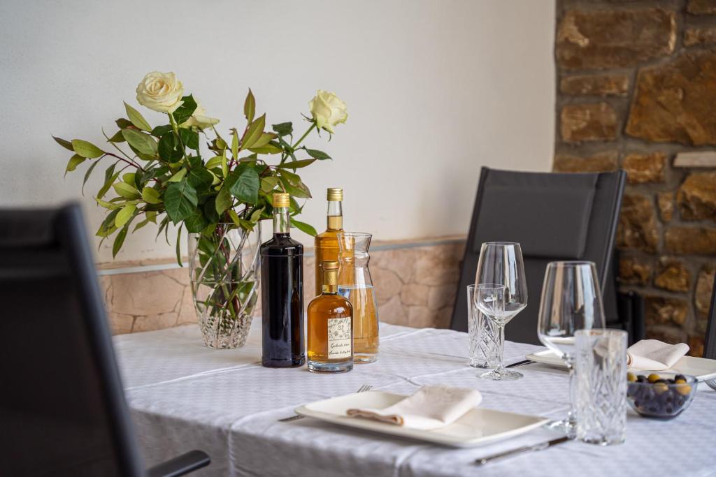 Nápoje v ubytování Holiday Home Belveder Motovun with heated pool