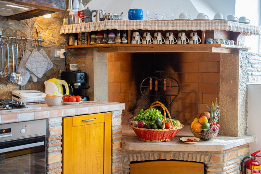 Kuchyň nebo kuchyňský kout v ubytování Holiday Home Belveder Motovun with heated pool