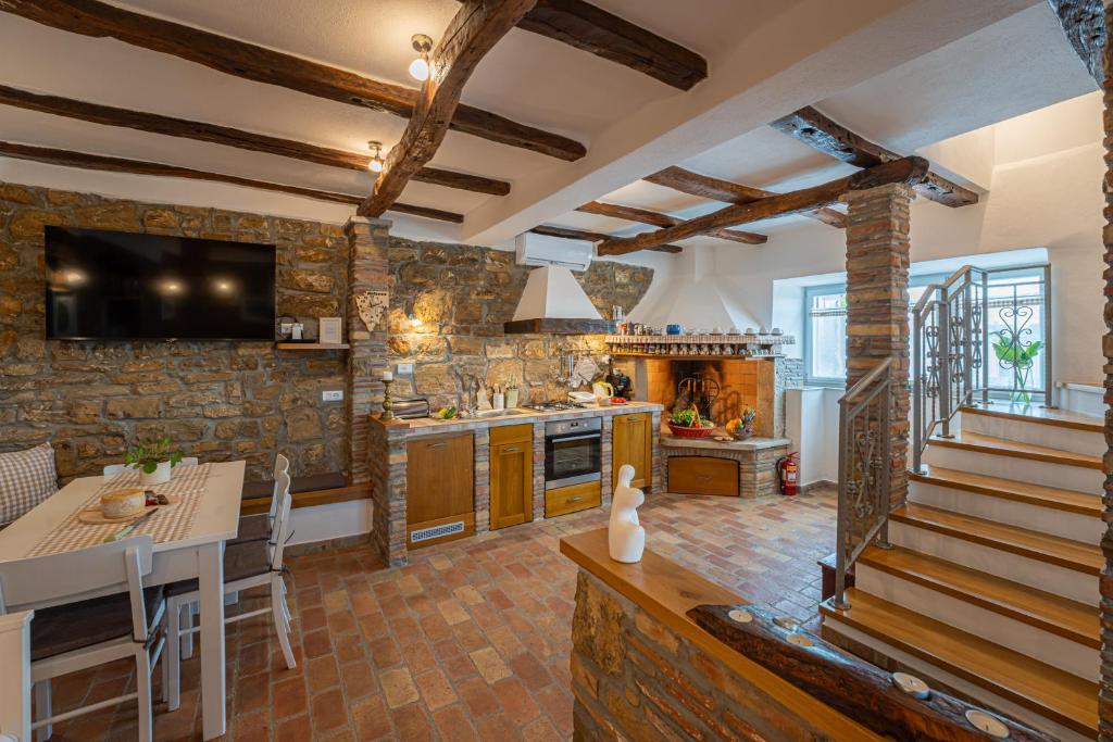 Kuchyň nebo kuchyňský kout v ubytování Holiday Home Belveder Motovun with heated pool