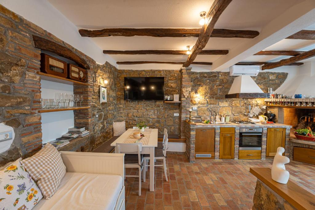Kuchyň nebo kuchyňský kout v ubytování Holiday Home Belveder Motovun with heated pool