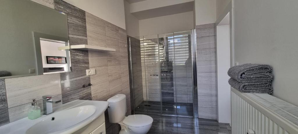 Koupelna v ubytování Bordó apartmán A4 v Chomutově