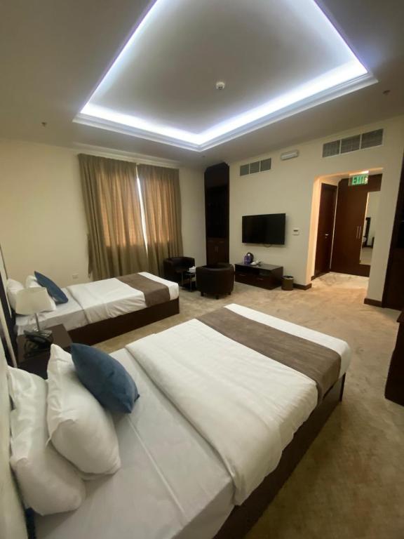 Postel nebo postele na pokoji v ubytování A Line Hotel