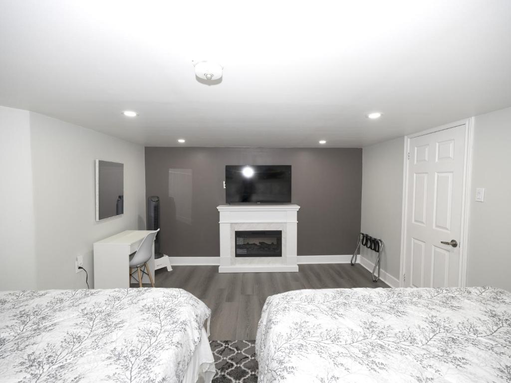 TV o dispositivi per l'intrattenimento presso Serene Niagara Guest House
