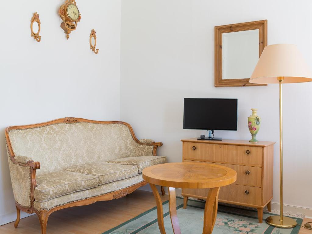 TV a/nebo společenská místnost v ubytování Varmland Hotel